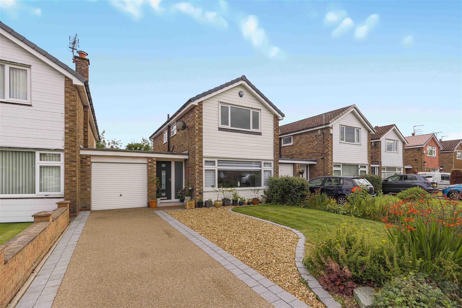 3 bedroom Link detached house For Sale