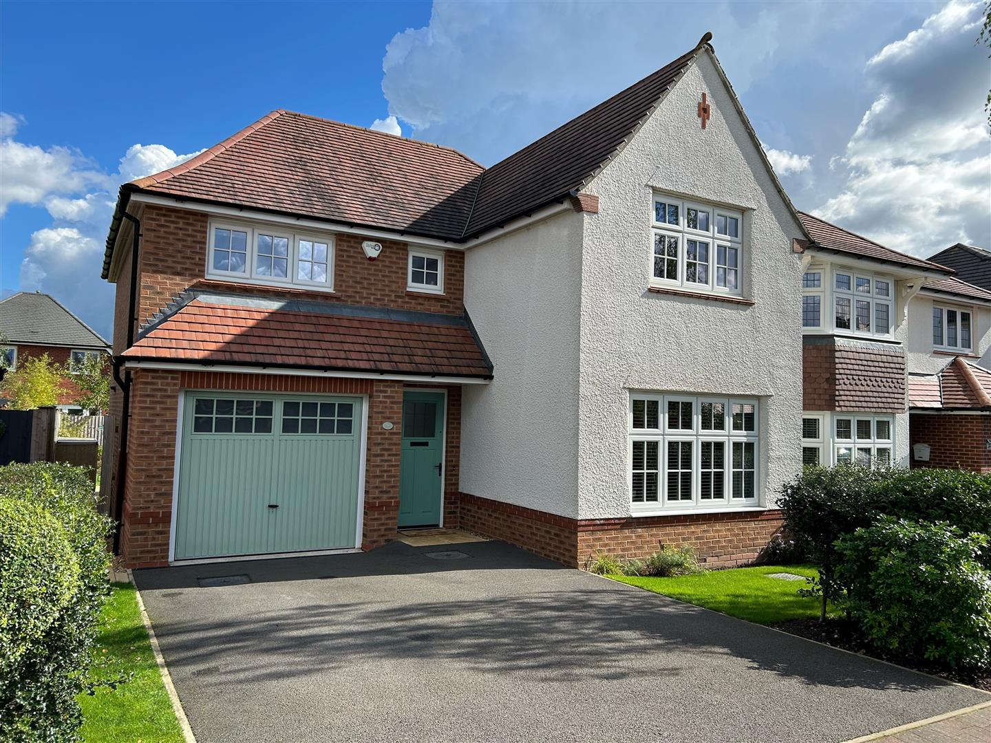 4 bedroom Detached house Under Offer