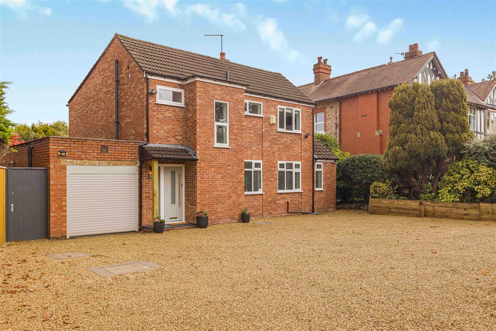 3 bedroom Detached house Under Offer