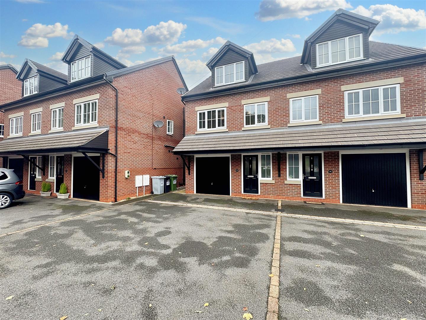 4 bedroom Semi-detached house For Sale