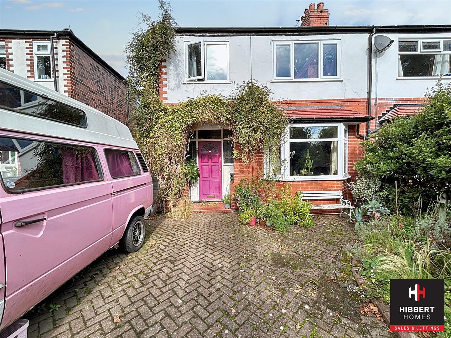 4 bedroom Semi-detached house Under Offer