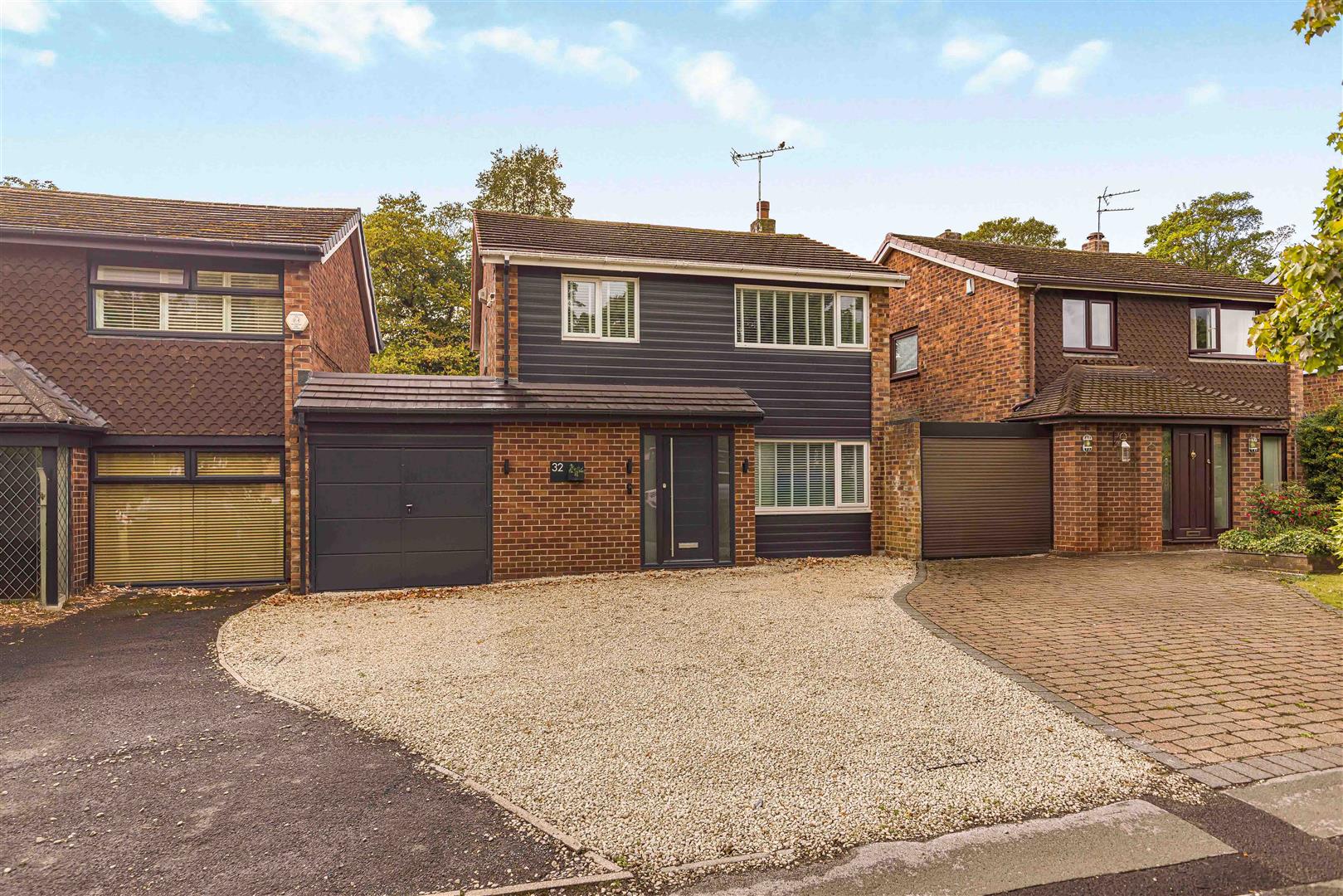 4 bedroom Link detached house For Sale