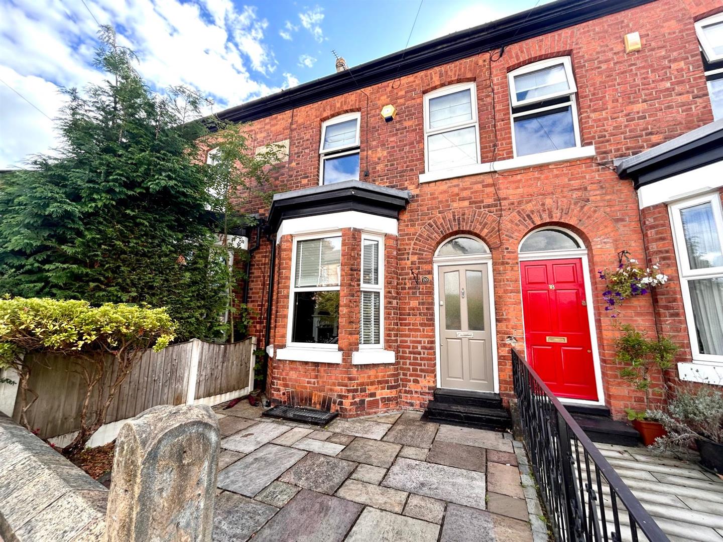 2 bedroom Terraced House Under Offer