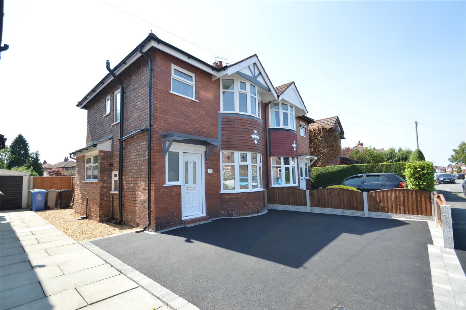 3 bedroom Semi-detached house To Let