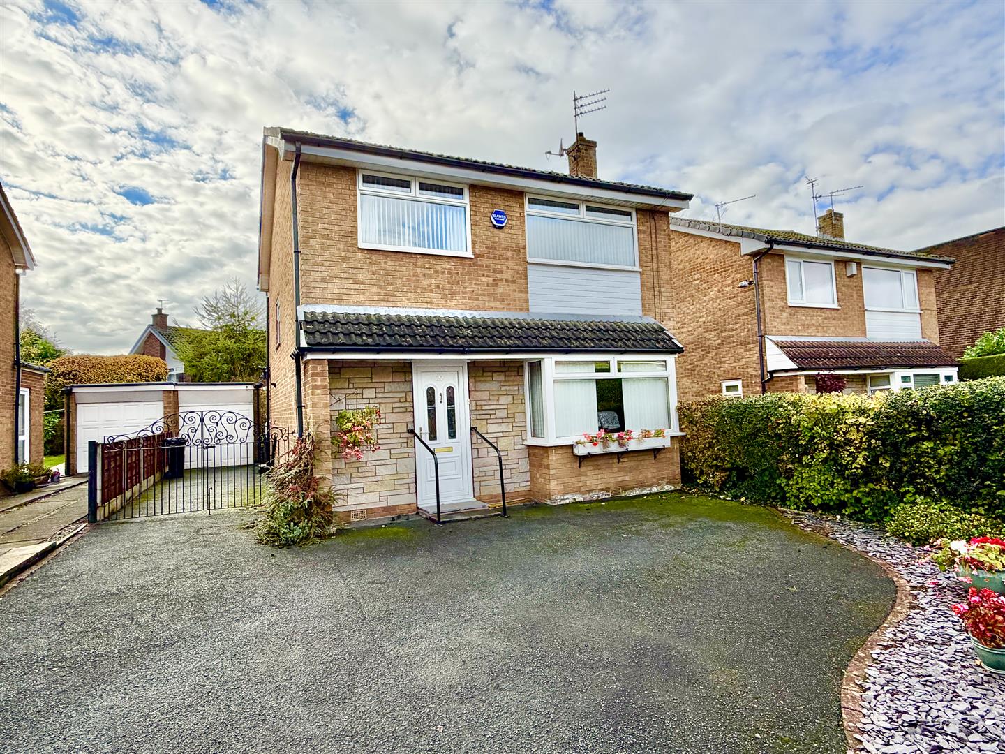 3 bedroom Detached house For Sale