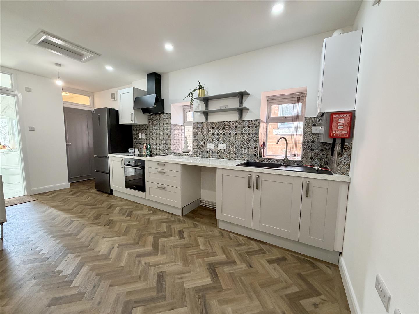2 bedroom Flat To Let