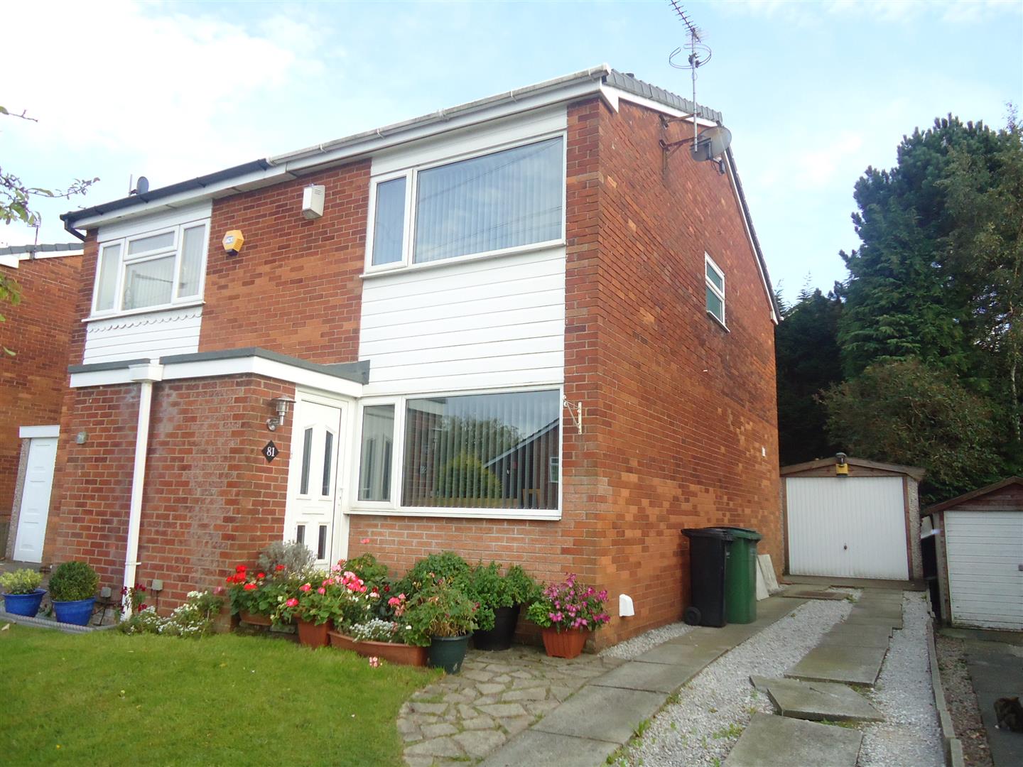 2 bedroom Semi-detached house To Let