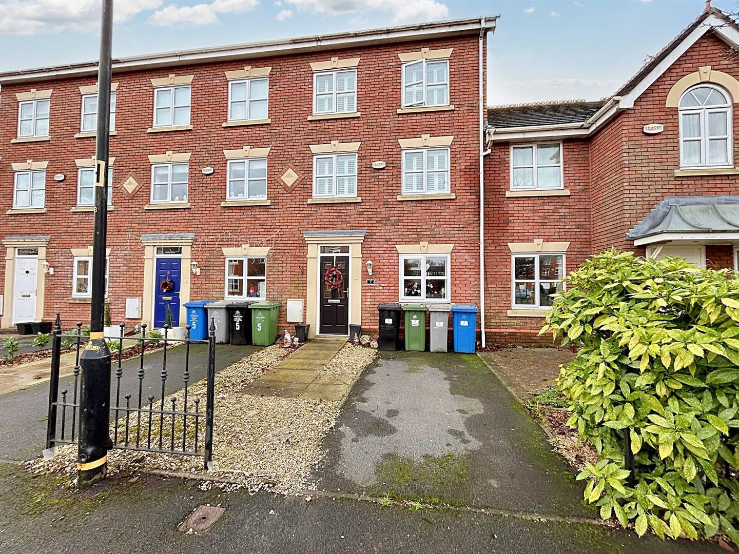 4 bedroom Town house For Sale