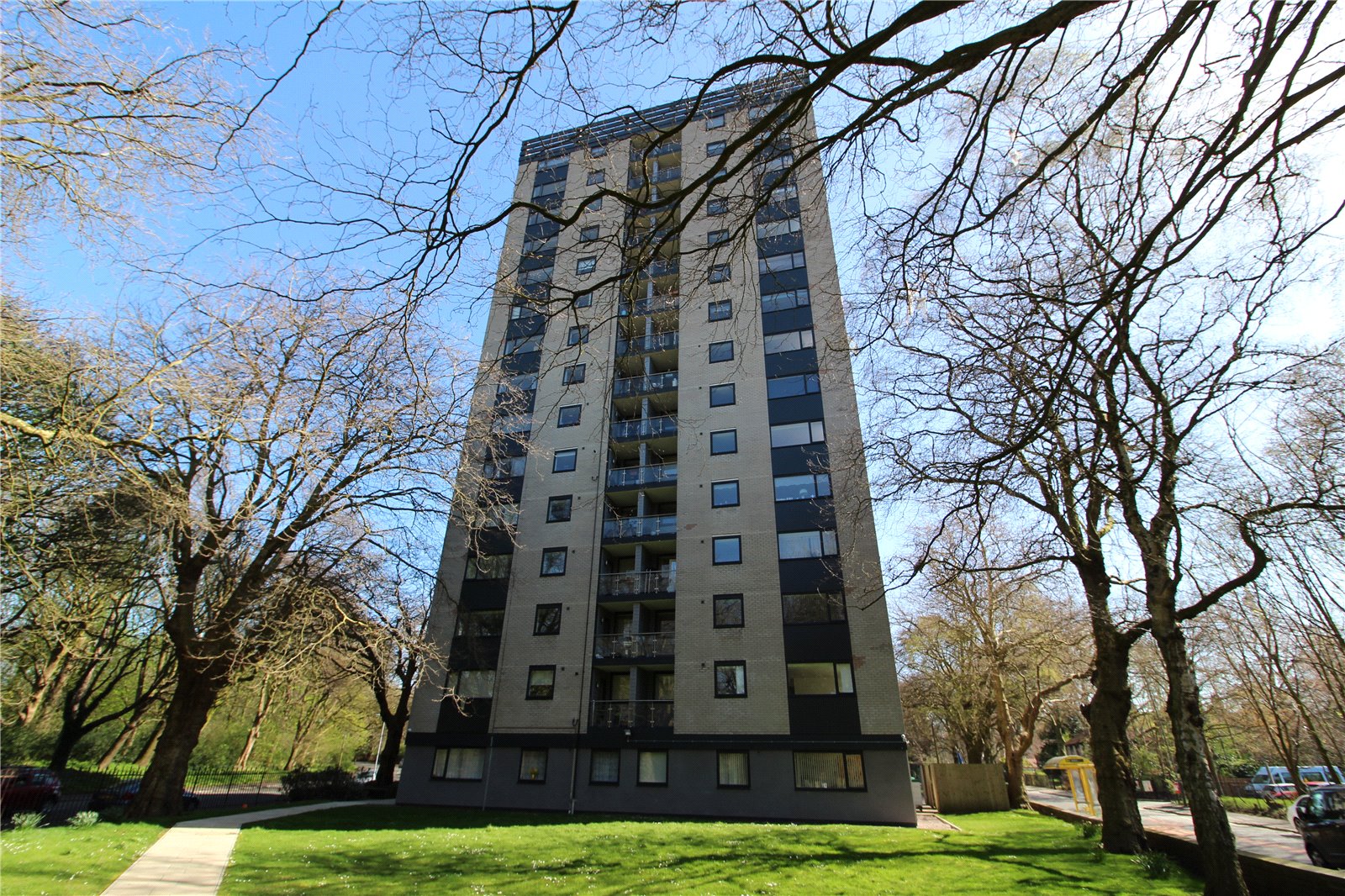 2 bedroom Flat To Let