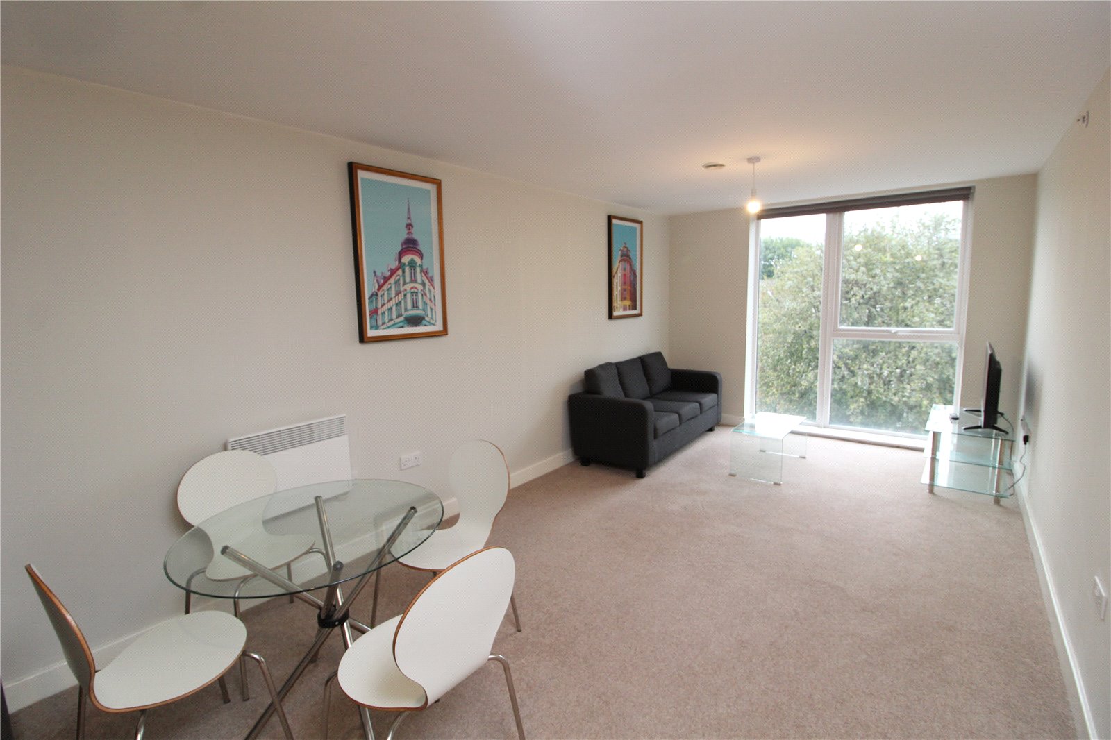 2 bedroom Flat To Let