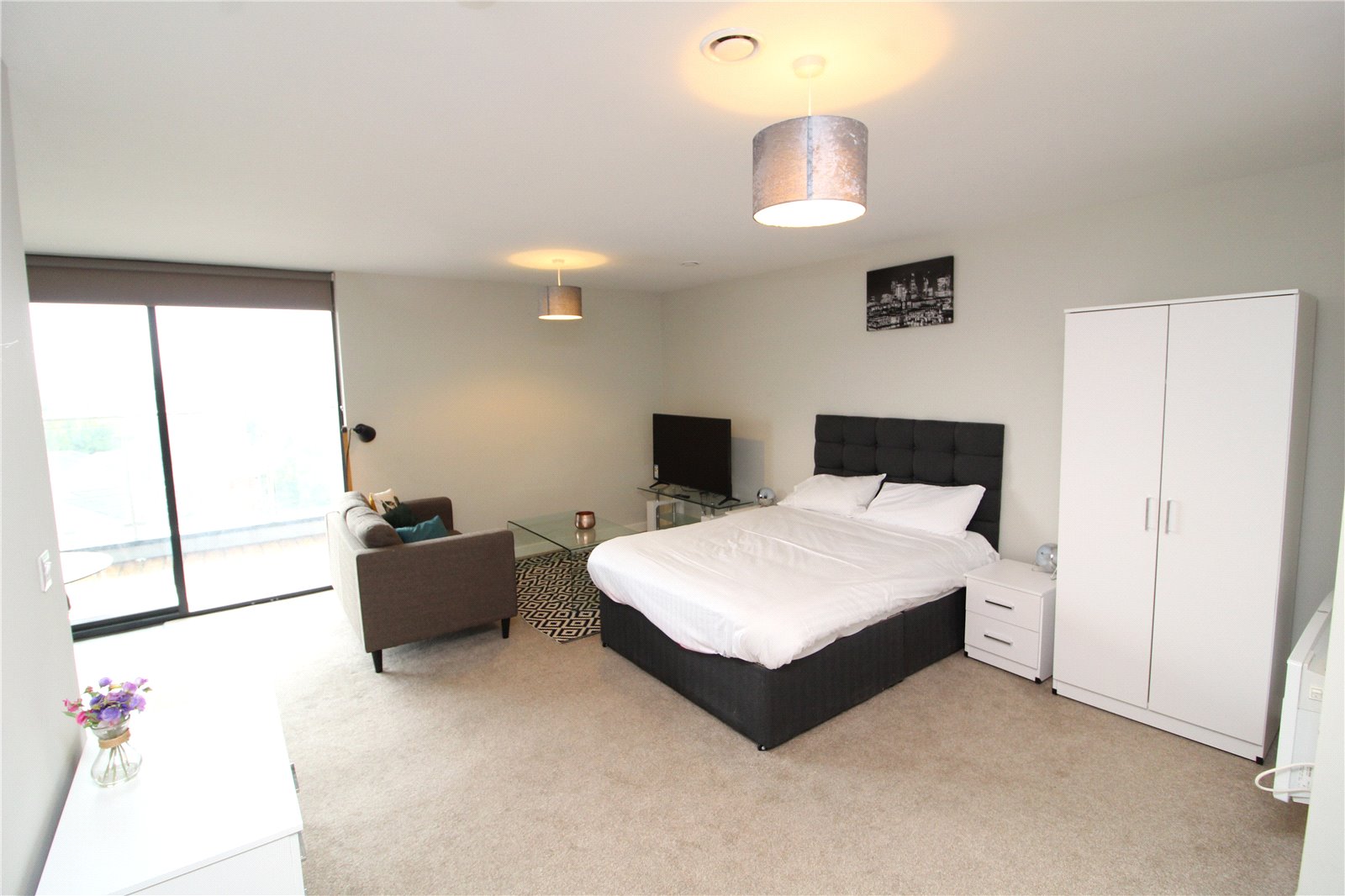  Apartment To Let