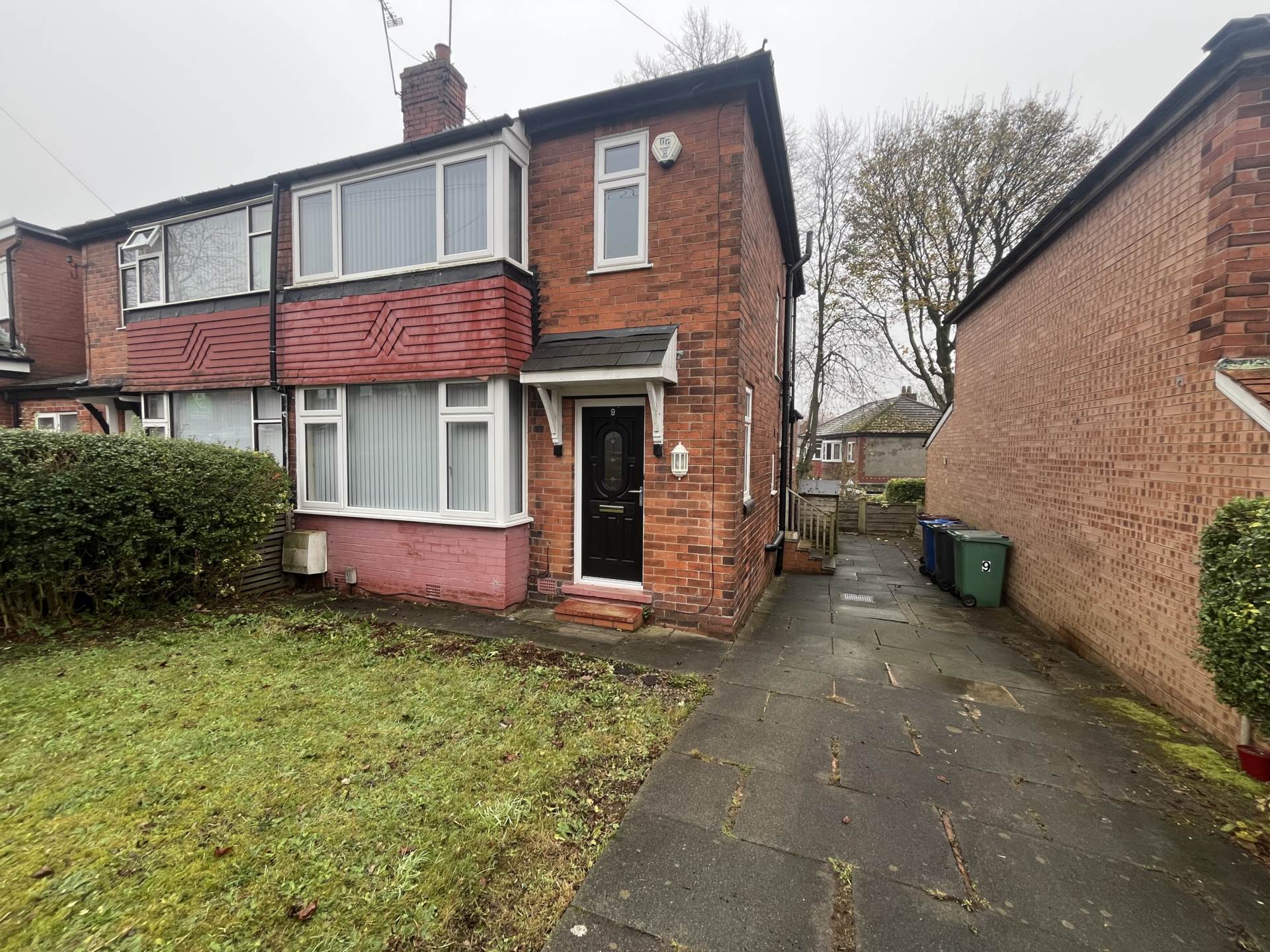 3 bedroom Semi-detached house To Let
