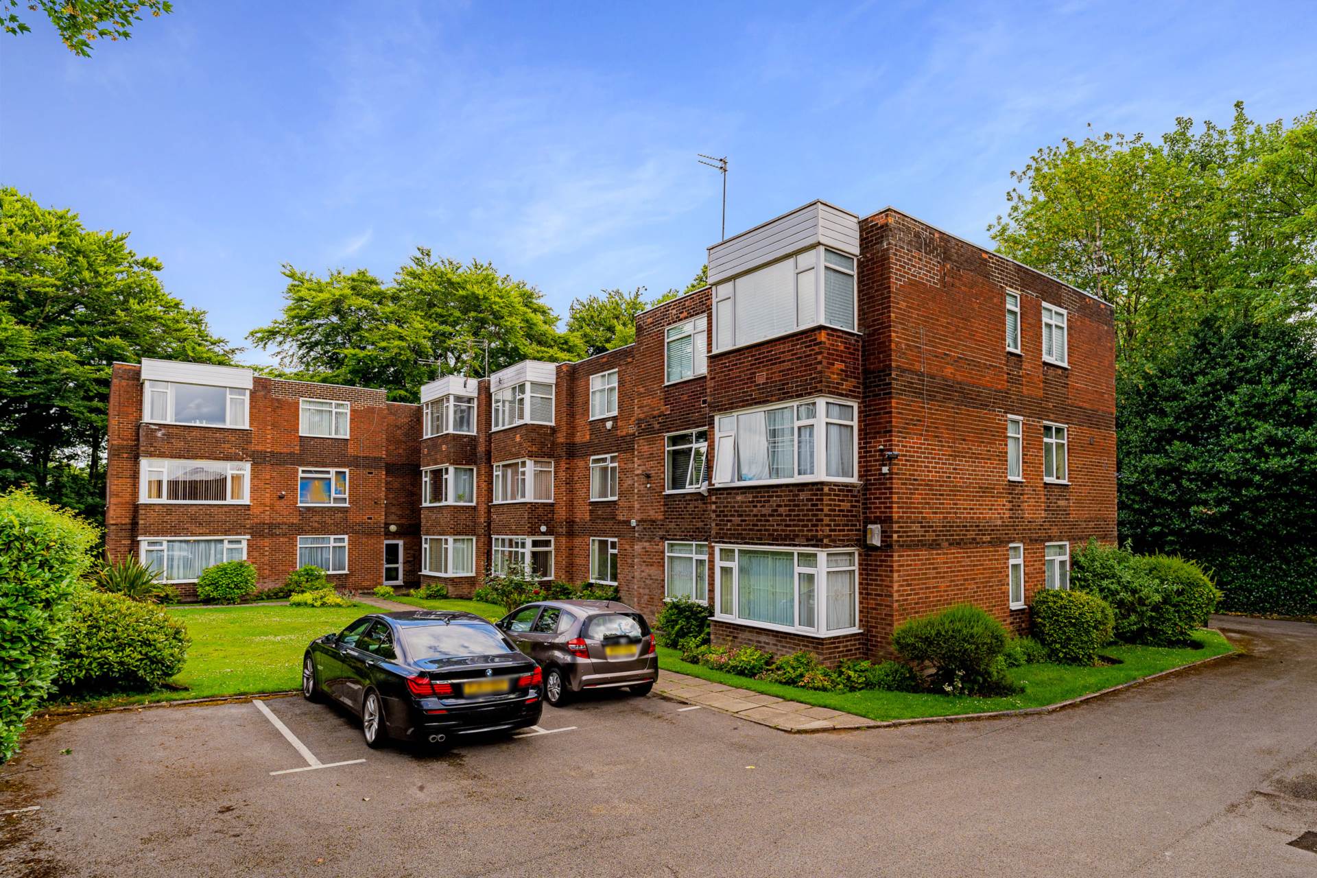 2 bedroom Flat For Sale