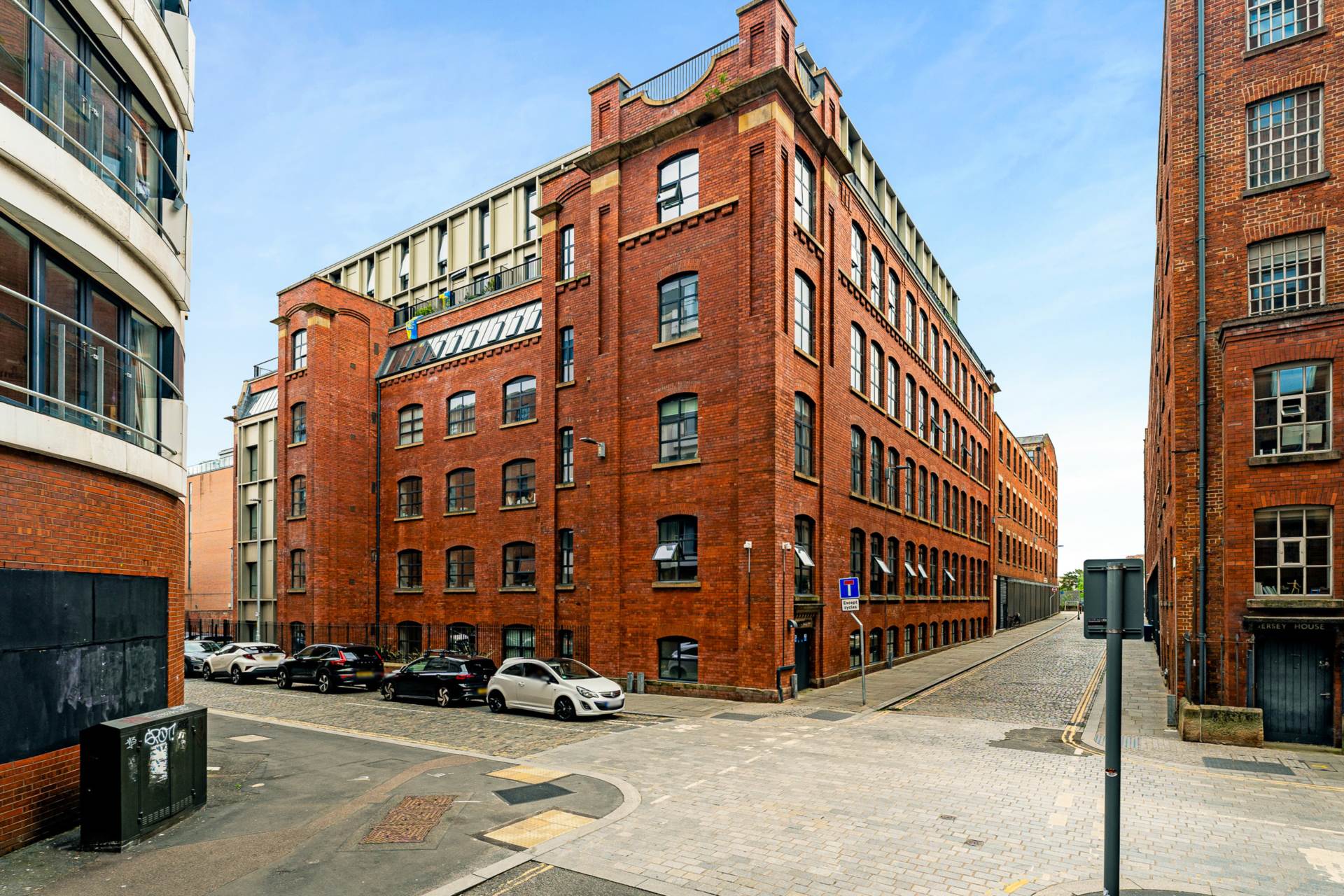 1 bedroom Apartment For Sale