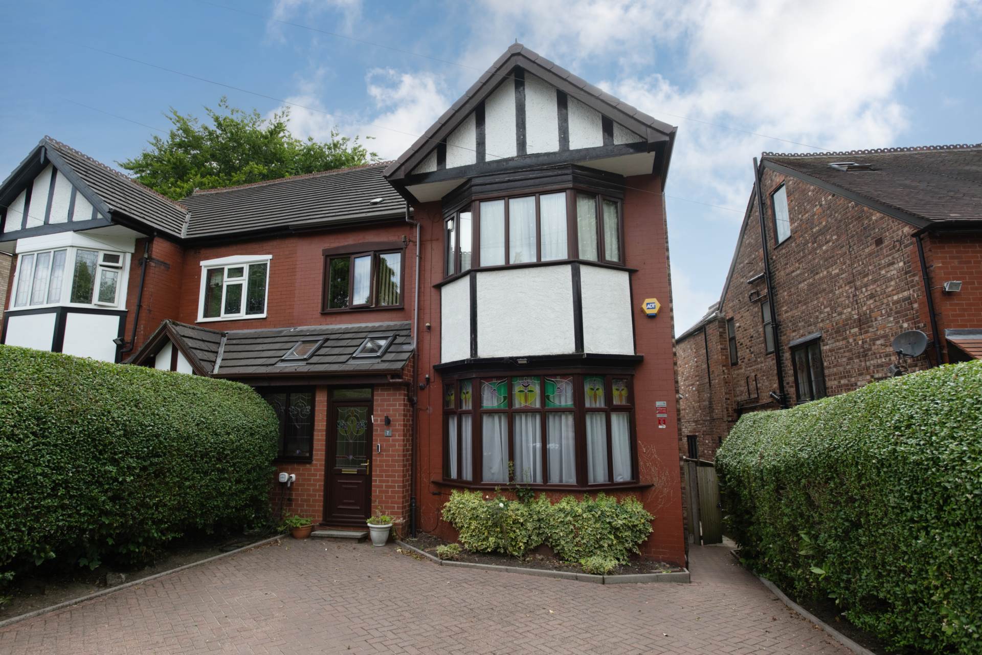 5 bedroom Semi-detached house Sold
