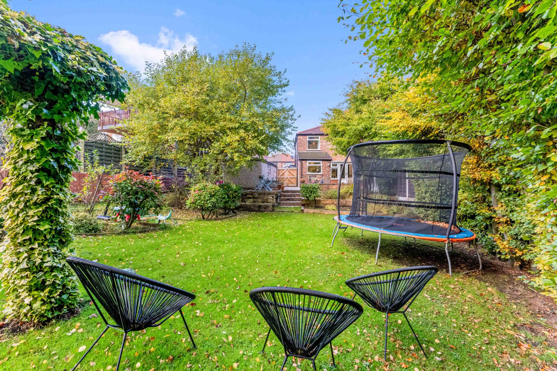 3 bedroom Semi-detached house Sold
