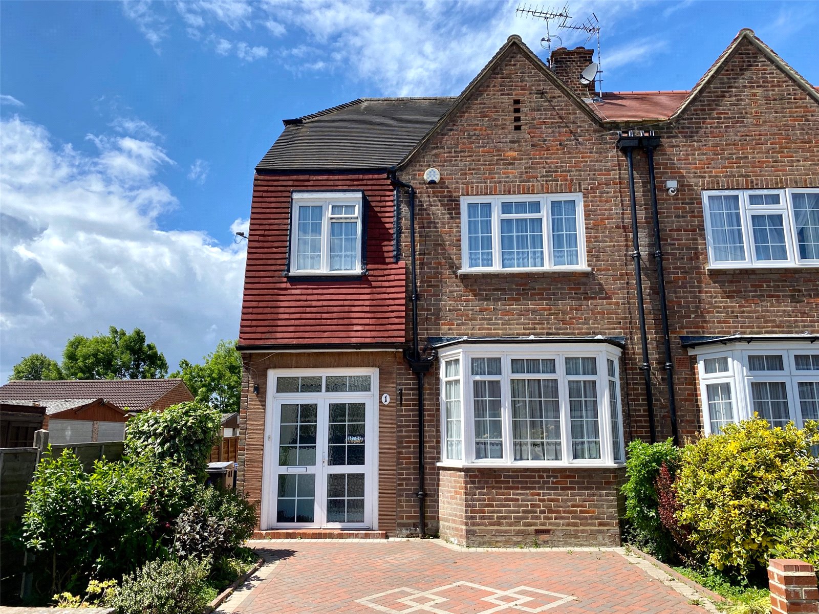 3 bedroom Semi-detached house Sold