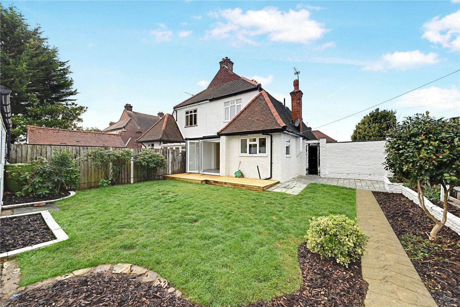 3 bedroom Semi-detached house Sold