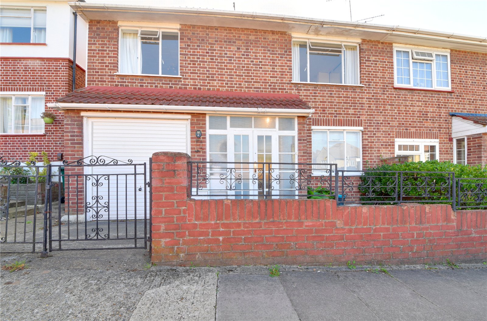 3 bedroom Semi-detached house Sold