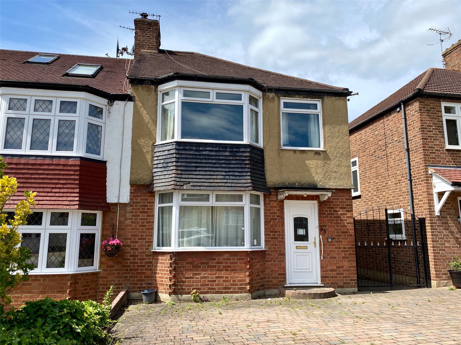 3 bedroom Semi-detached house Sold