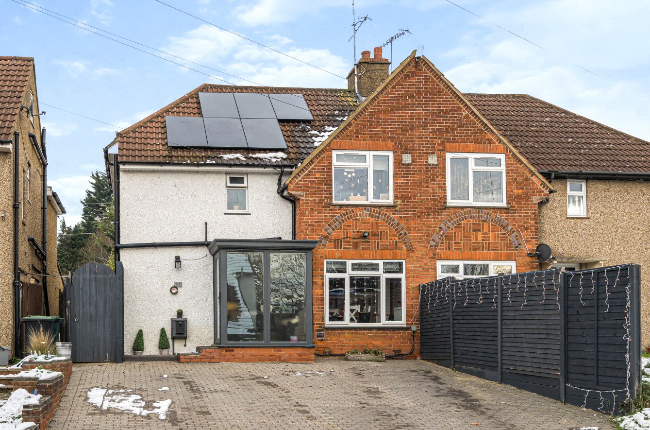 3 bedroom Semi-detached house Sold