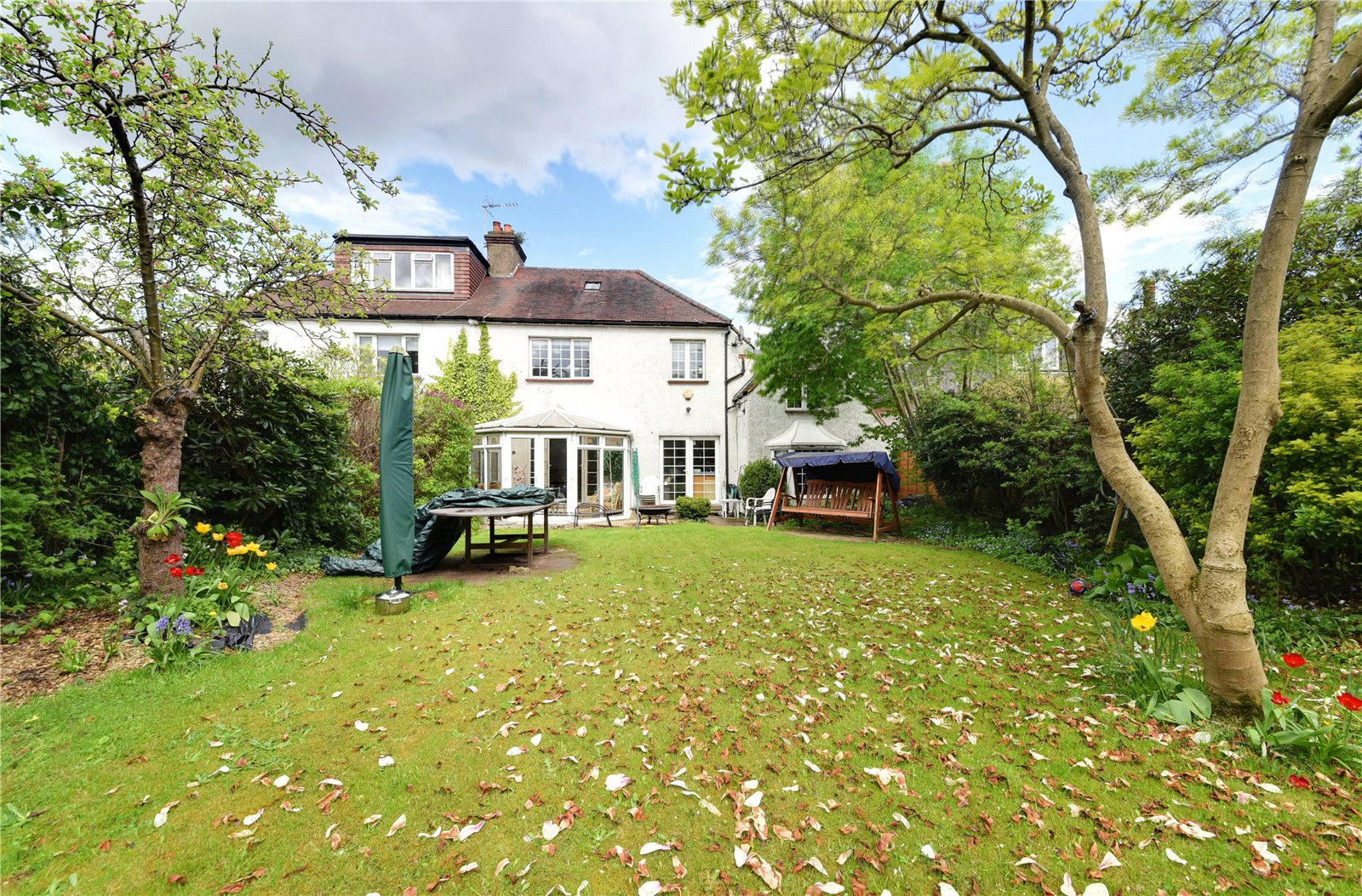 5 bedroom Semi-detached house Sold
