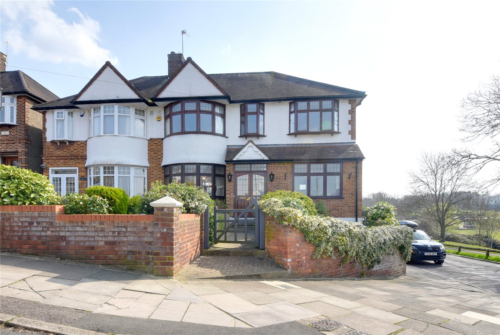5 bedroom Semi-detached house Sold