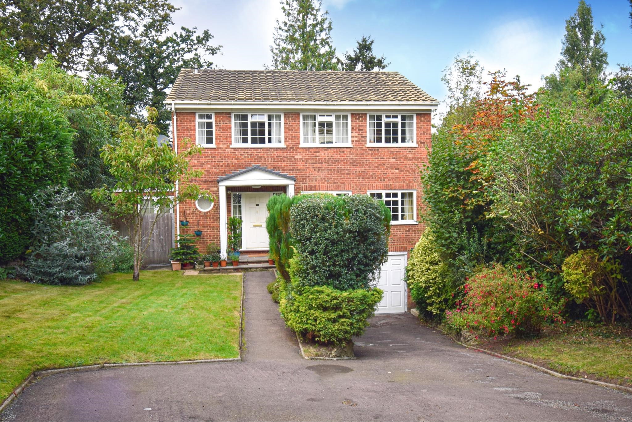 4 bedroom Detached house Under Offer