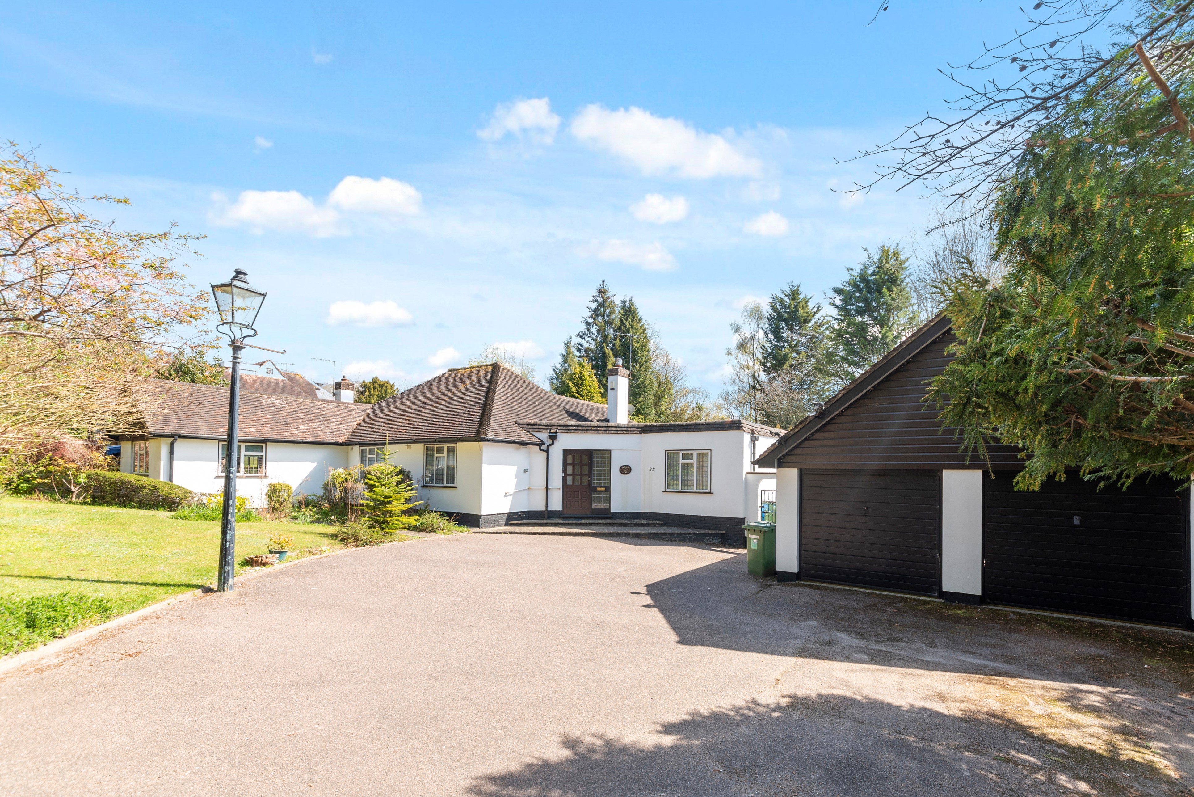 4 bedroom Detached bungalow Under Offer