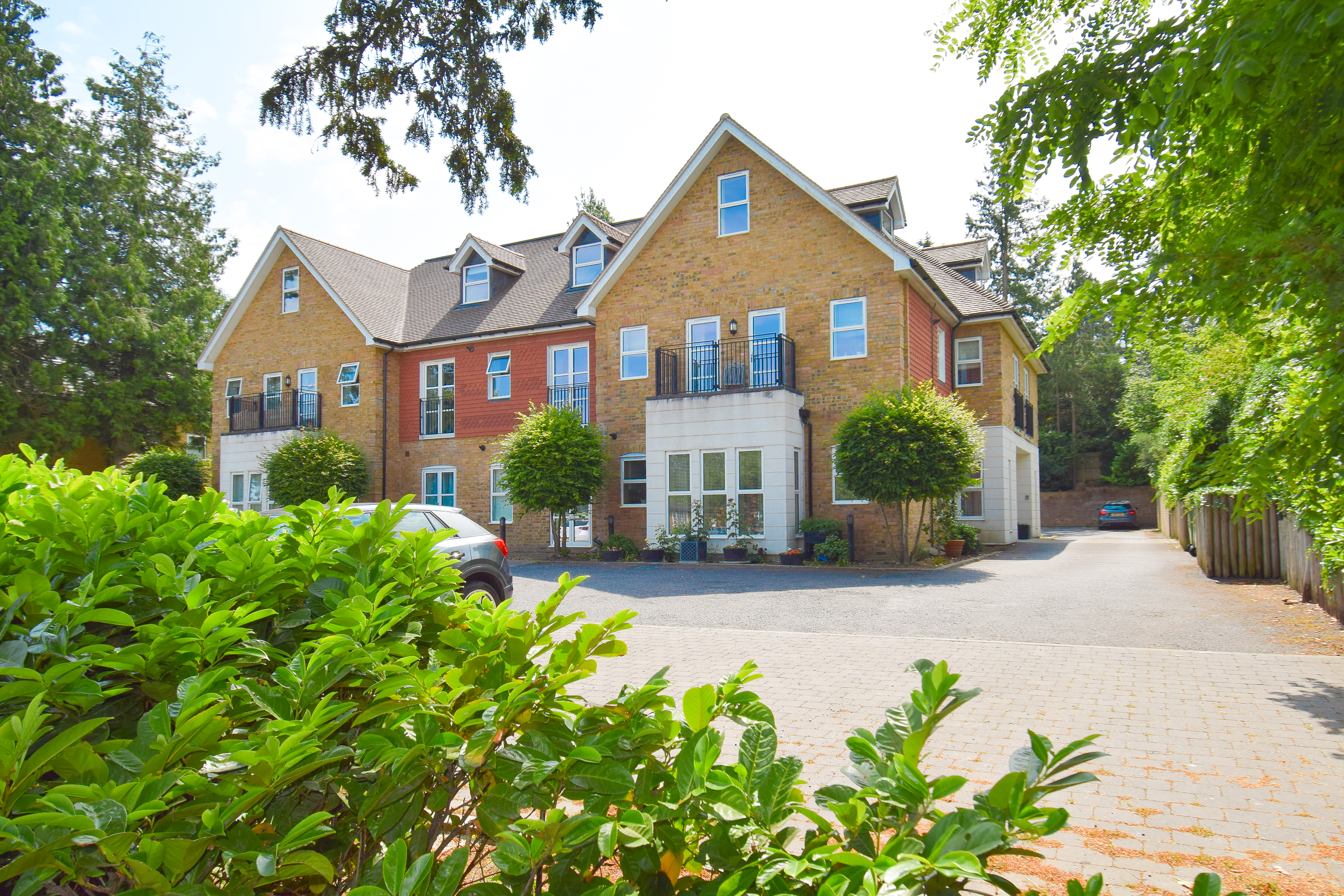 2 bedroom Apartment For Sale