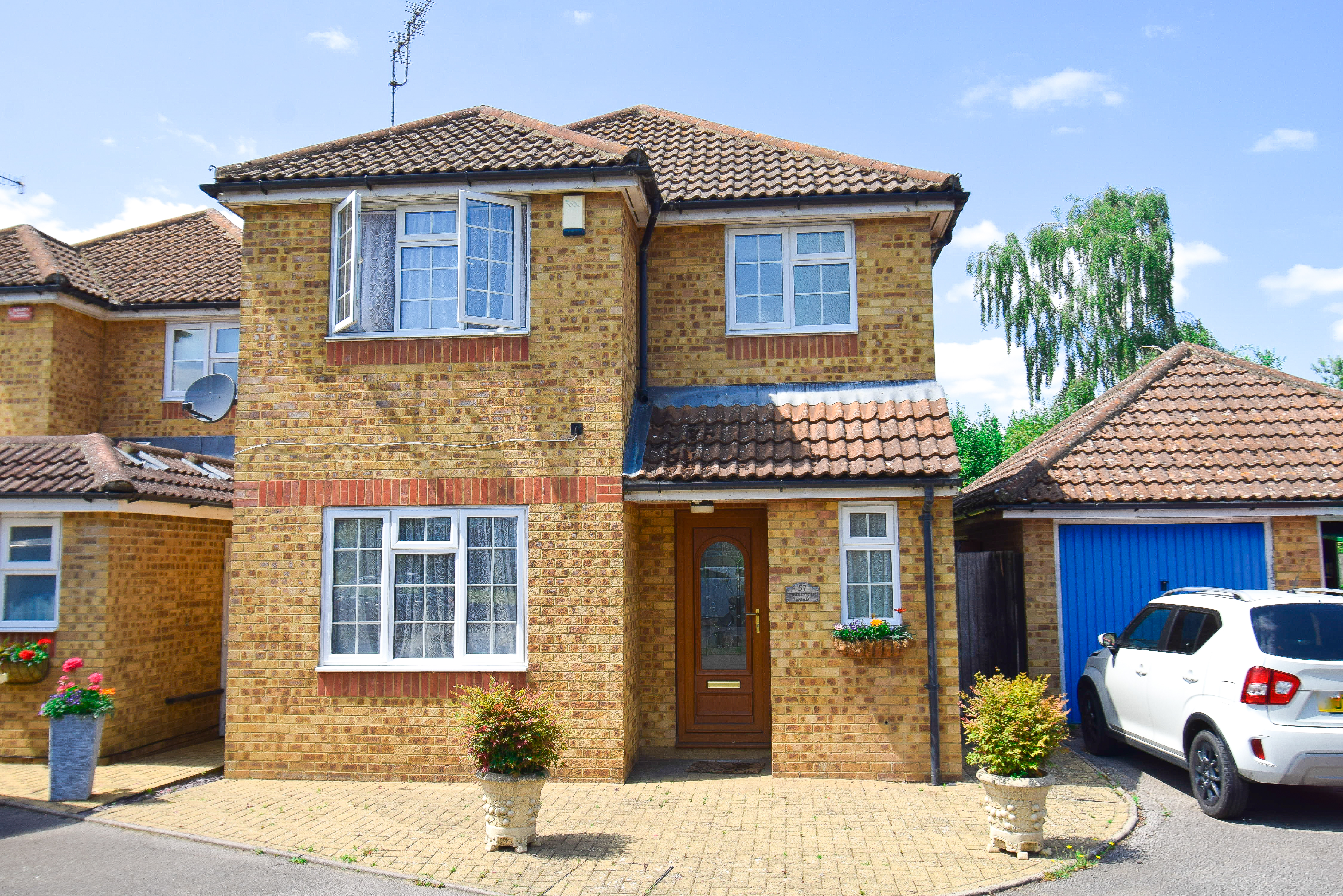 3 bedroom Detached house Under Offer