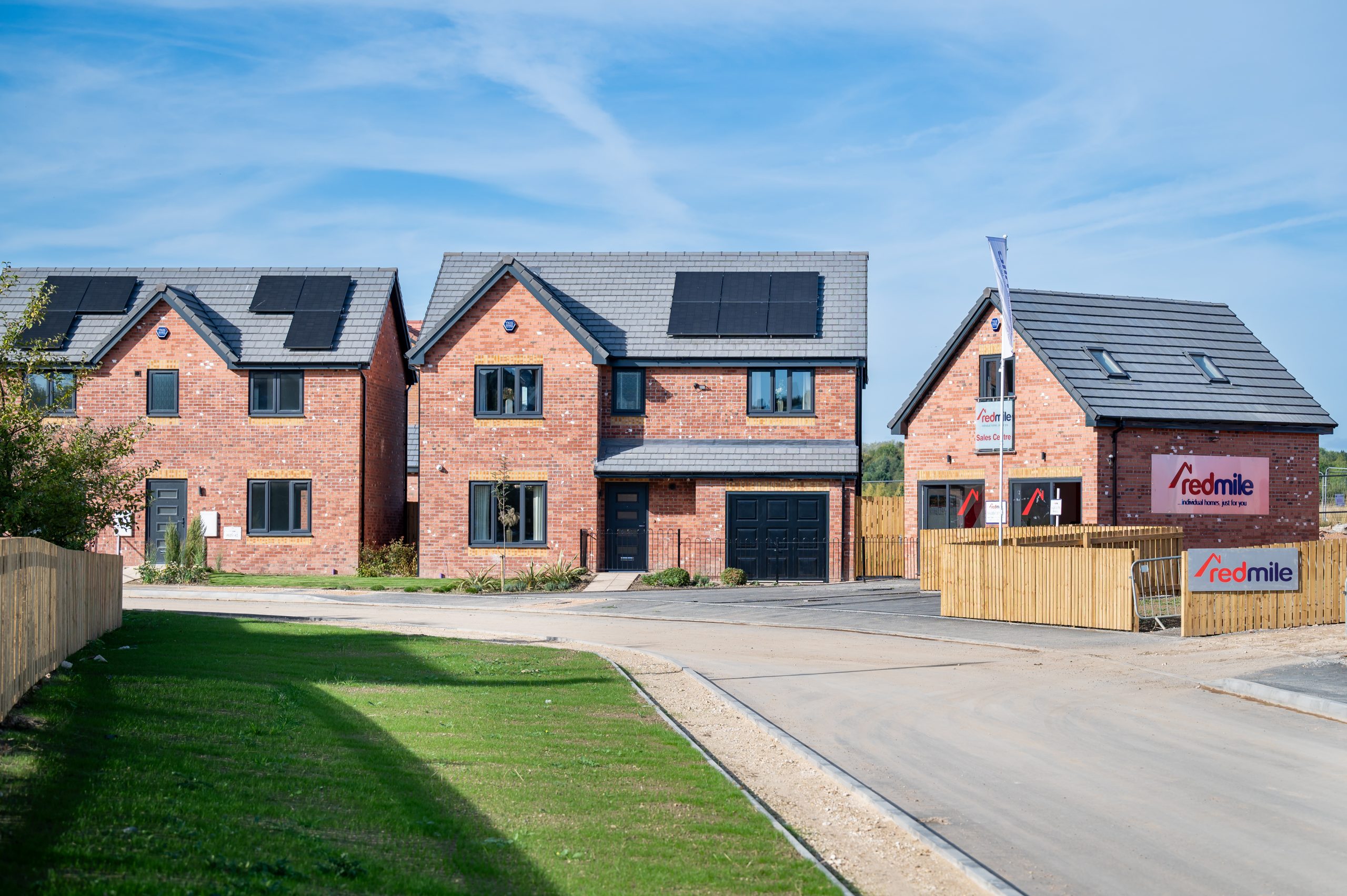5 bedroom Detached house Under Offer