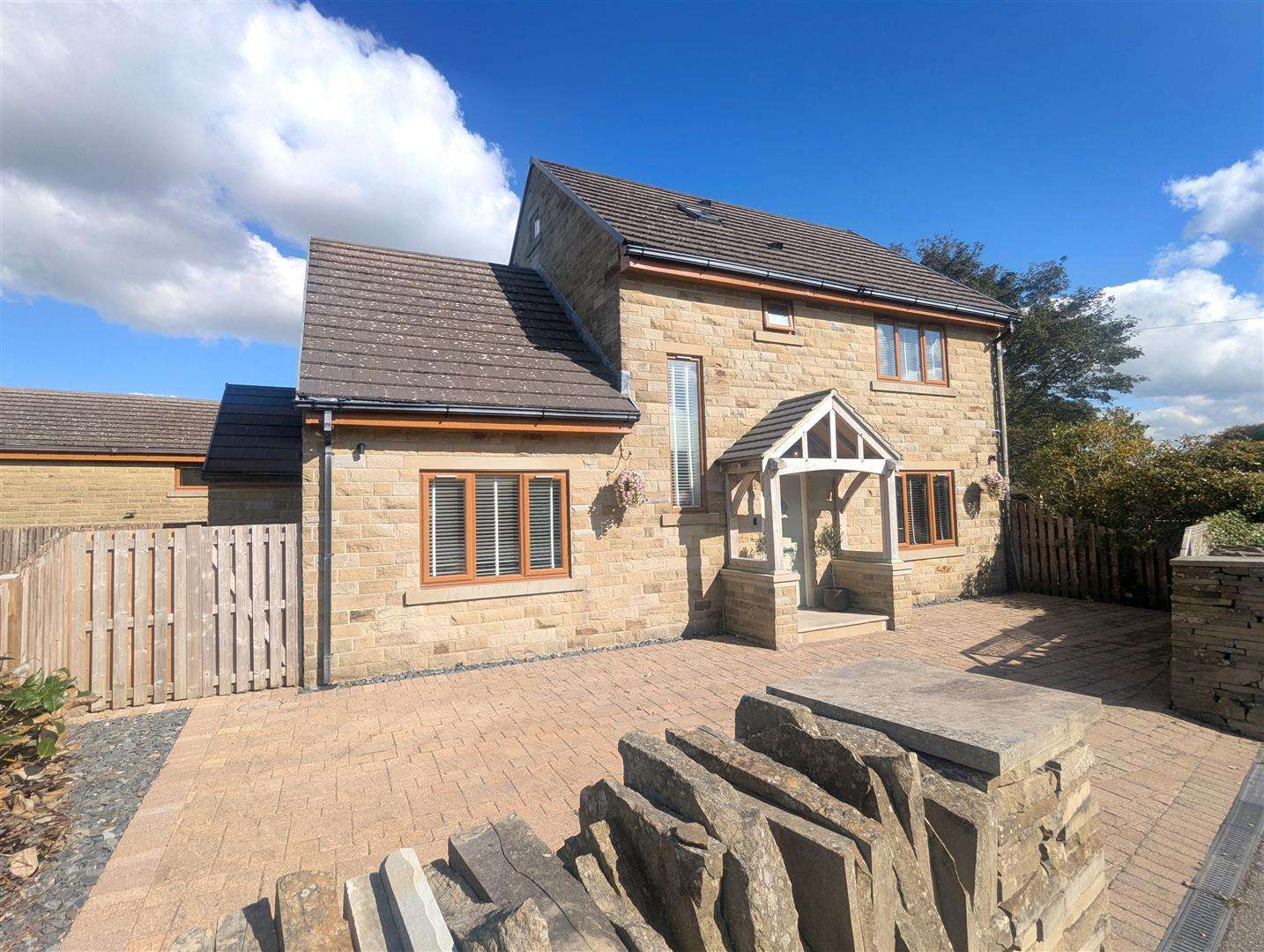 4 bedroom Detached house Under Offer