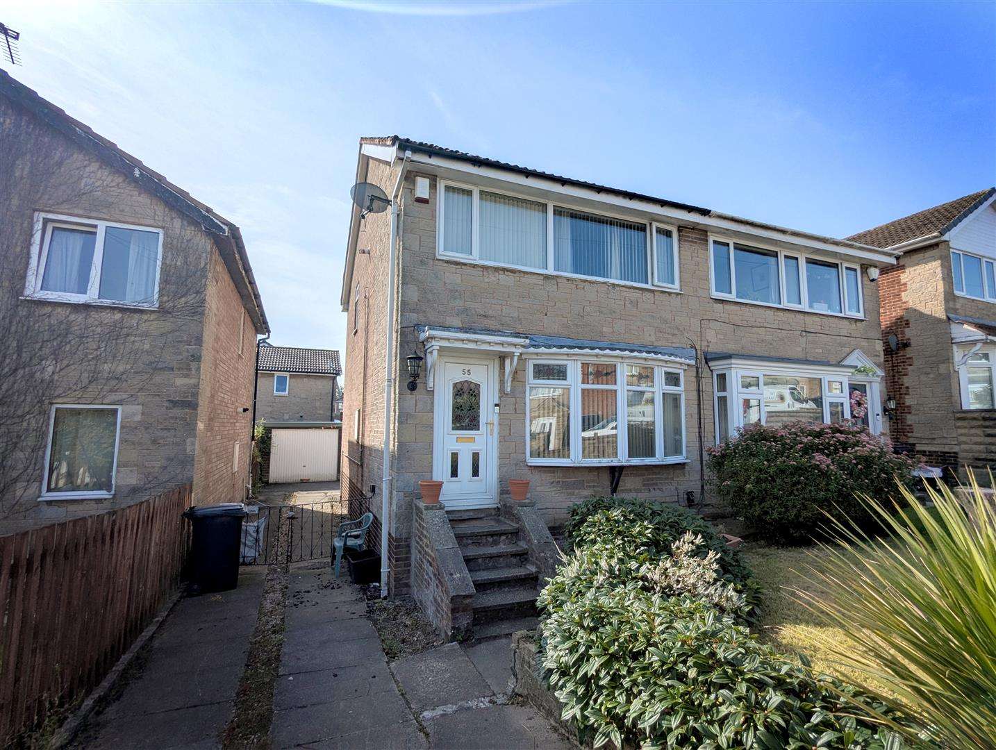 3 bedroom Detached house Under Offer