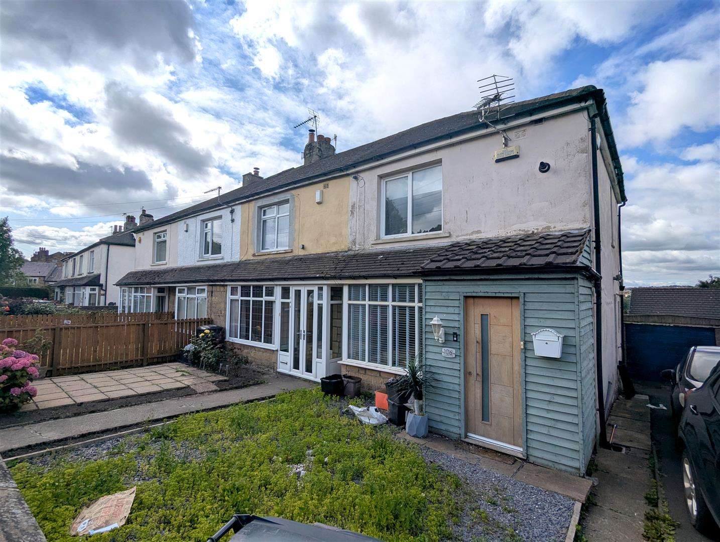 2 bedroom End of terrace house Under Offer