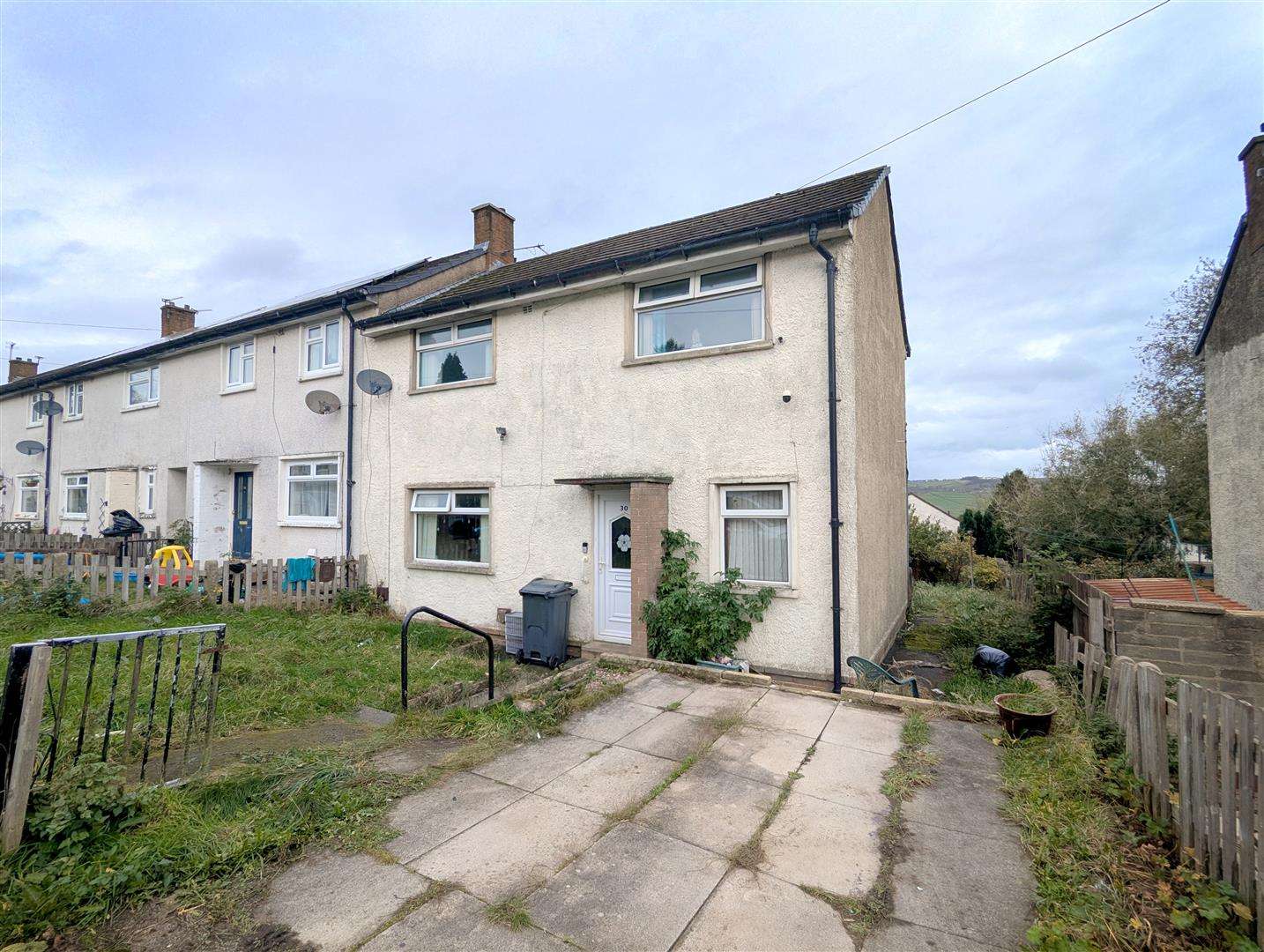 3 bedroom End of terrace house Under Offer