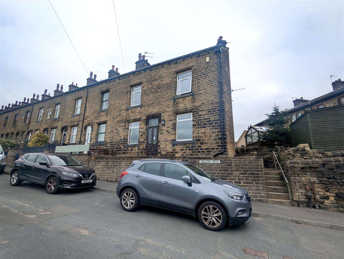 4 bedroom End of terrace house Under Offer