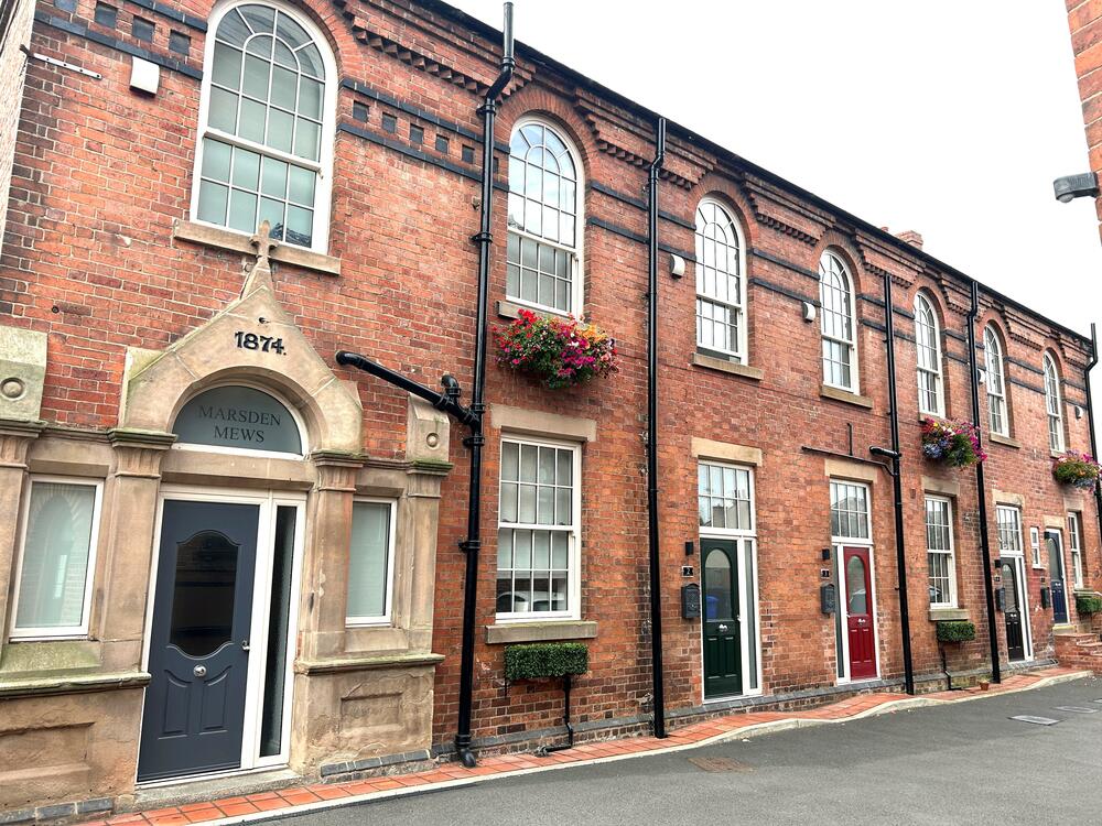  Terraced House To Let