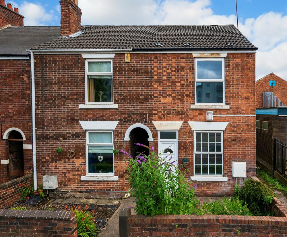 End of terrace house For Sale