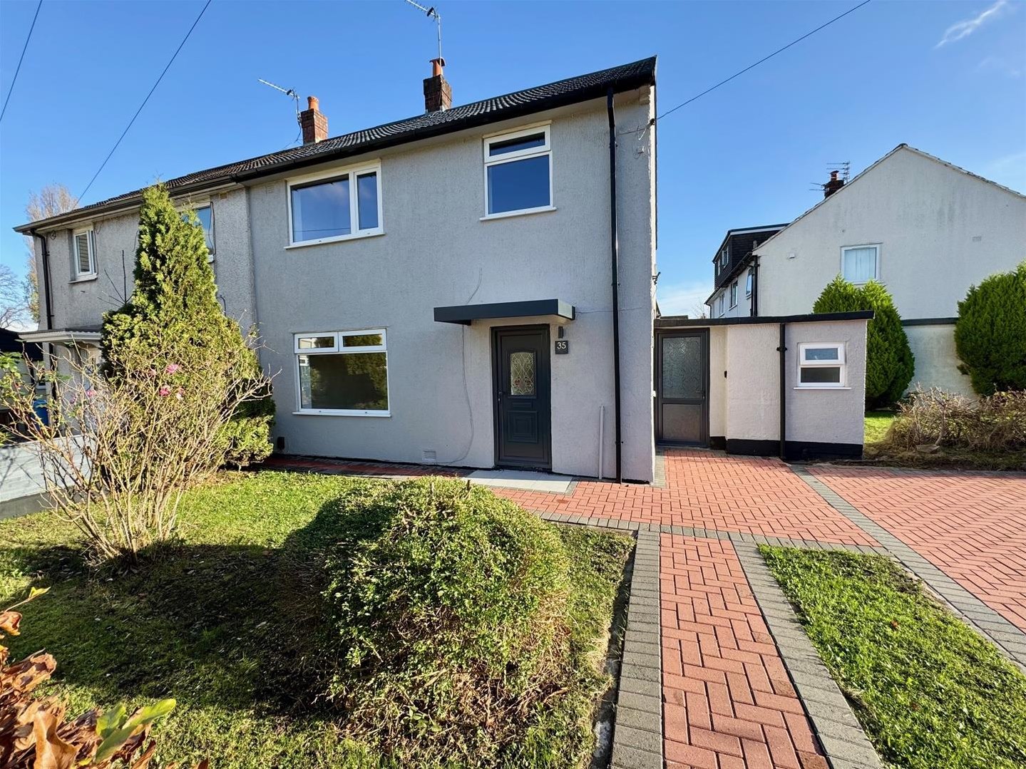 3 bedroom Semi-detached house Sold