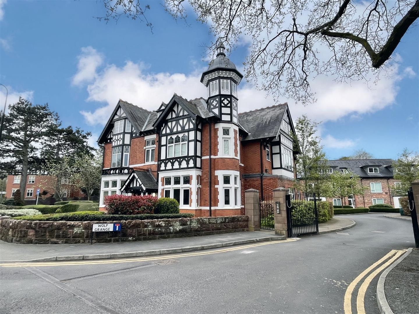 2 bedroom Apartment For Sale