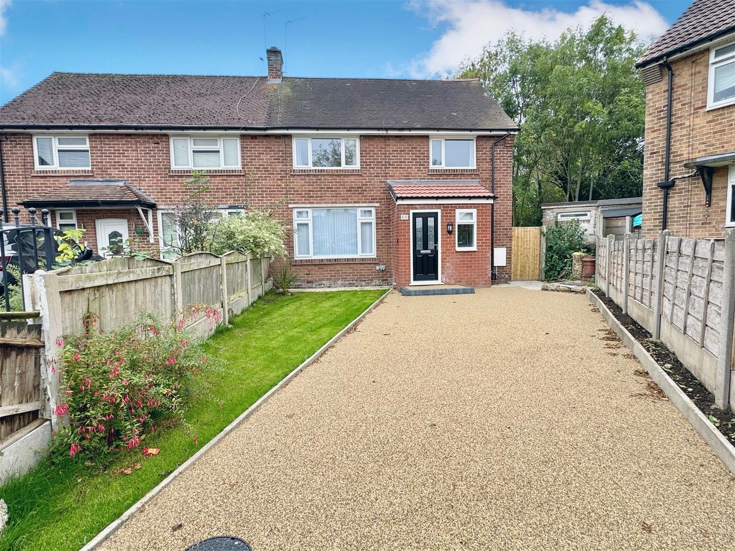 3 bedroom Semi-detached house Sold
