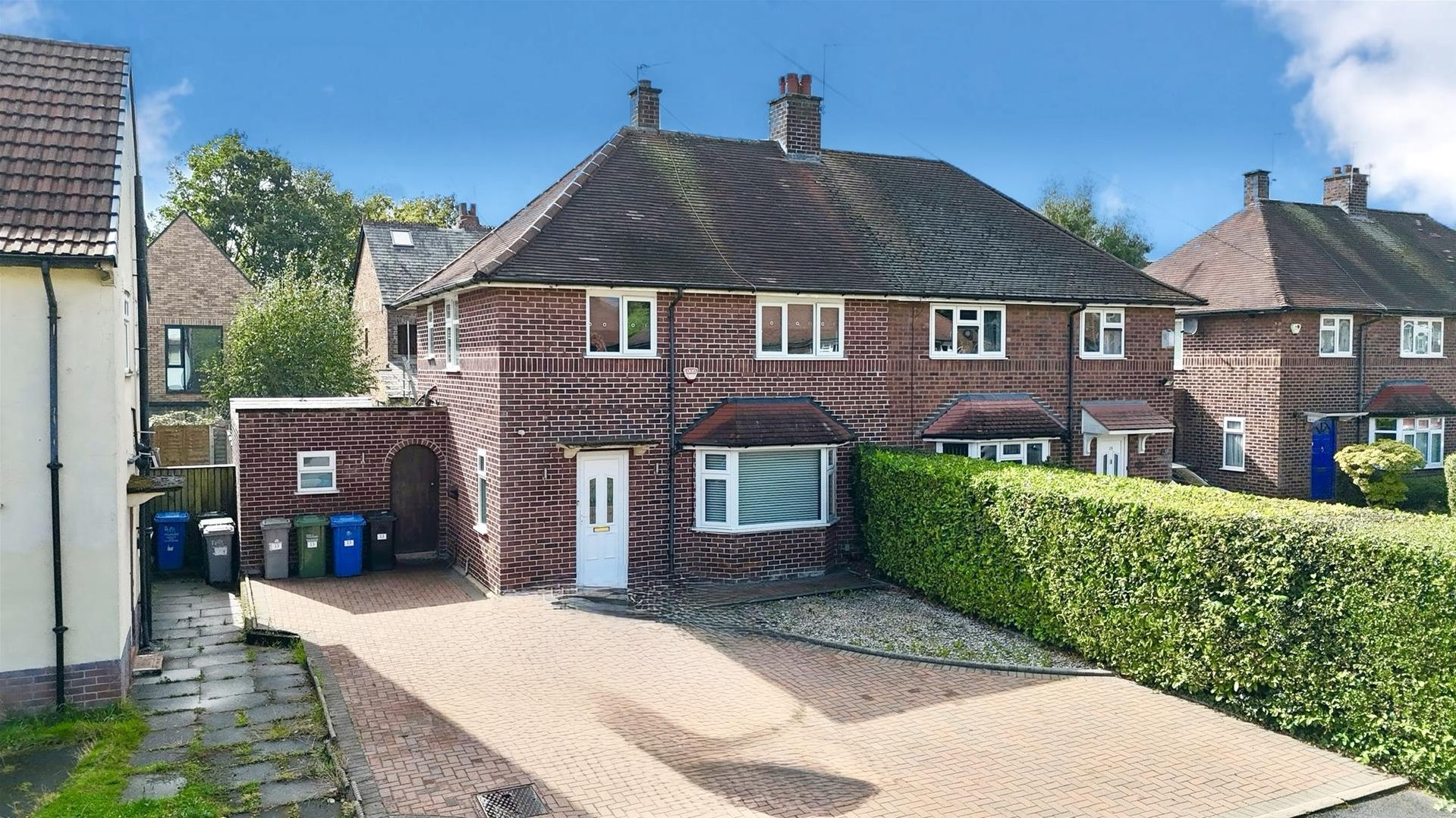 3 bedroom Semi-detached house Sold