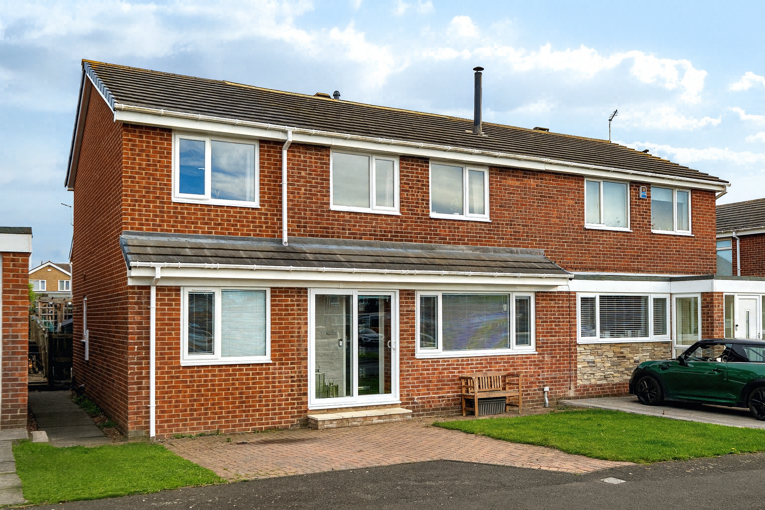 5 bedroom Semi-detached house Under Offer