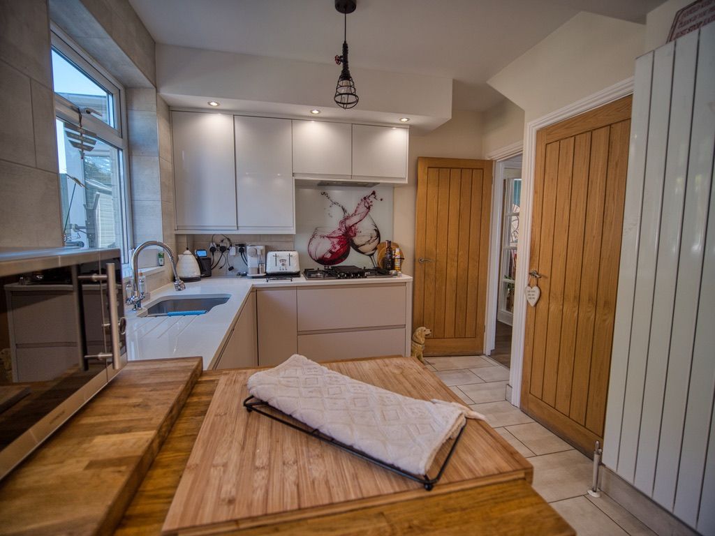 3 bedroom Semi-detached house Under Offer