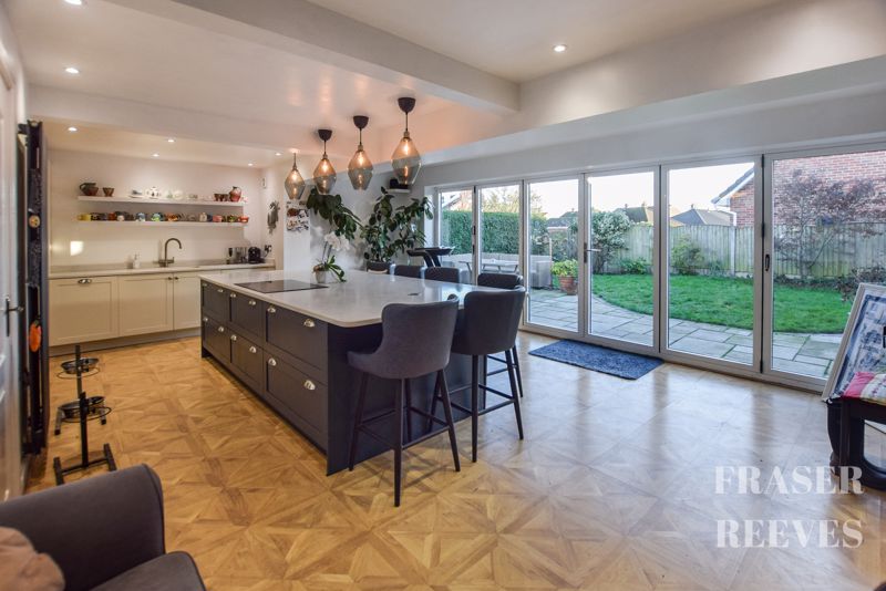 4 bedroom Detached house Under Offer