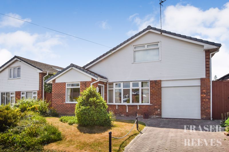 3 bedroom Detached house Under Offer