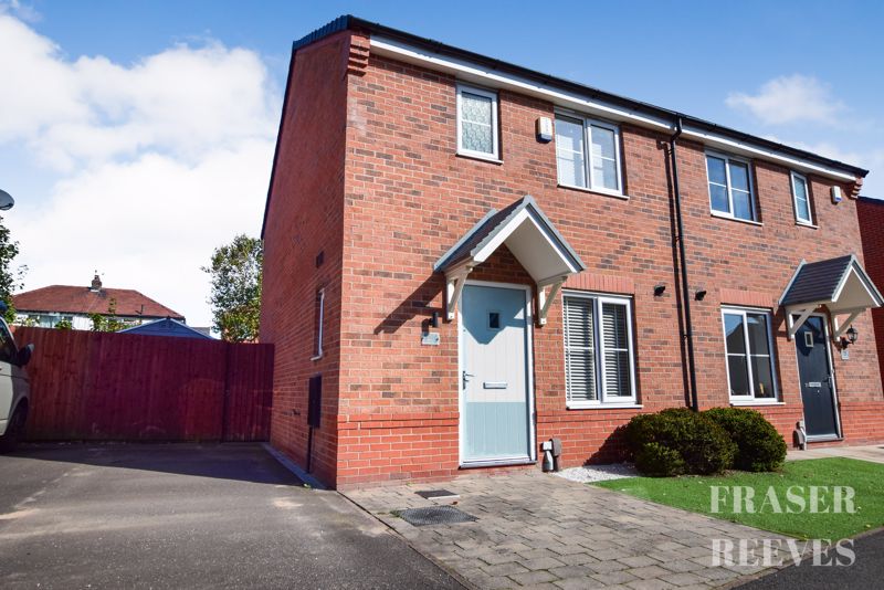 3 bedroom Semi-detached house For Sale