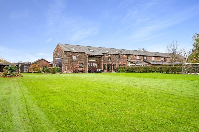 4 bedroom Land (Residential) For Sale