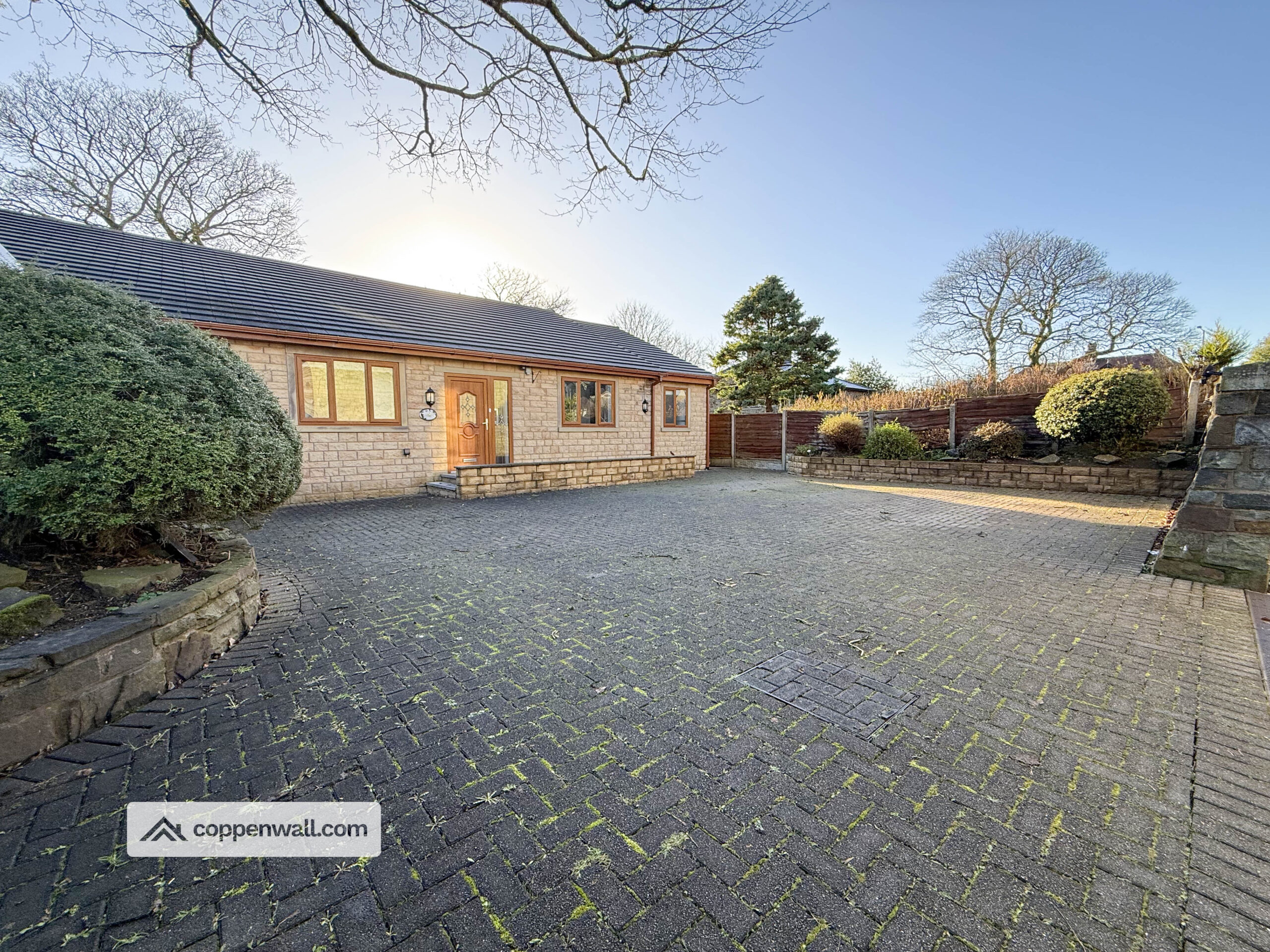 5 bedroom Detached bungalow For Sale